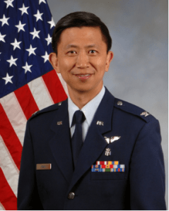 USAF photo. Đại tá Y sĩ Không quân Paul Doan