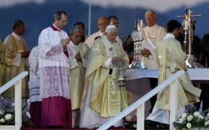 Ðức Giáo Hoàng chủ trì buổi cầu nguyện ở Santiago với sự tham gia của hàng trăm nghìn tín đồ. Ảnh AP