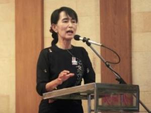 Bà Aung San Suu Kyi phát biểu tại lễ kỷ niệm ngày Nhân quyền Miến Điện, Rangoon, 13/03/2012 