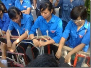 Gởi các cô gái TNXP chặn biểu tình ngày 22-7-2012 tại Hà Nội