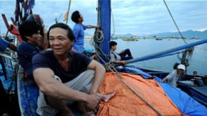 Ngư dân Việt Nam gặp nhiều hiểm nguy khi đánh bắt trên biển