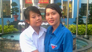 Sinh viên Nguyễn Phương Uyên (phải) bị 'mất tích' từ hôm 14/10